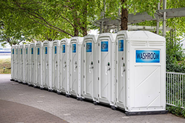 Porta potty delivery and setup in Groveland, FL